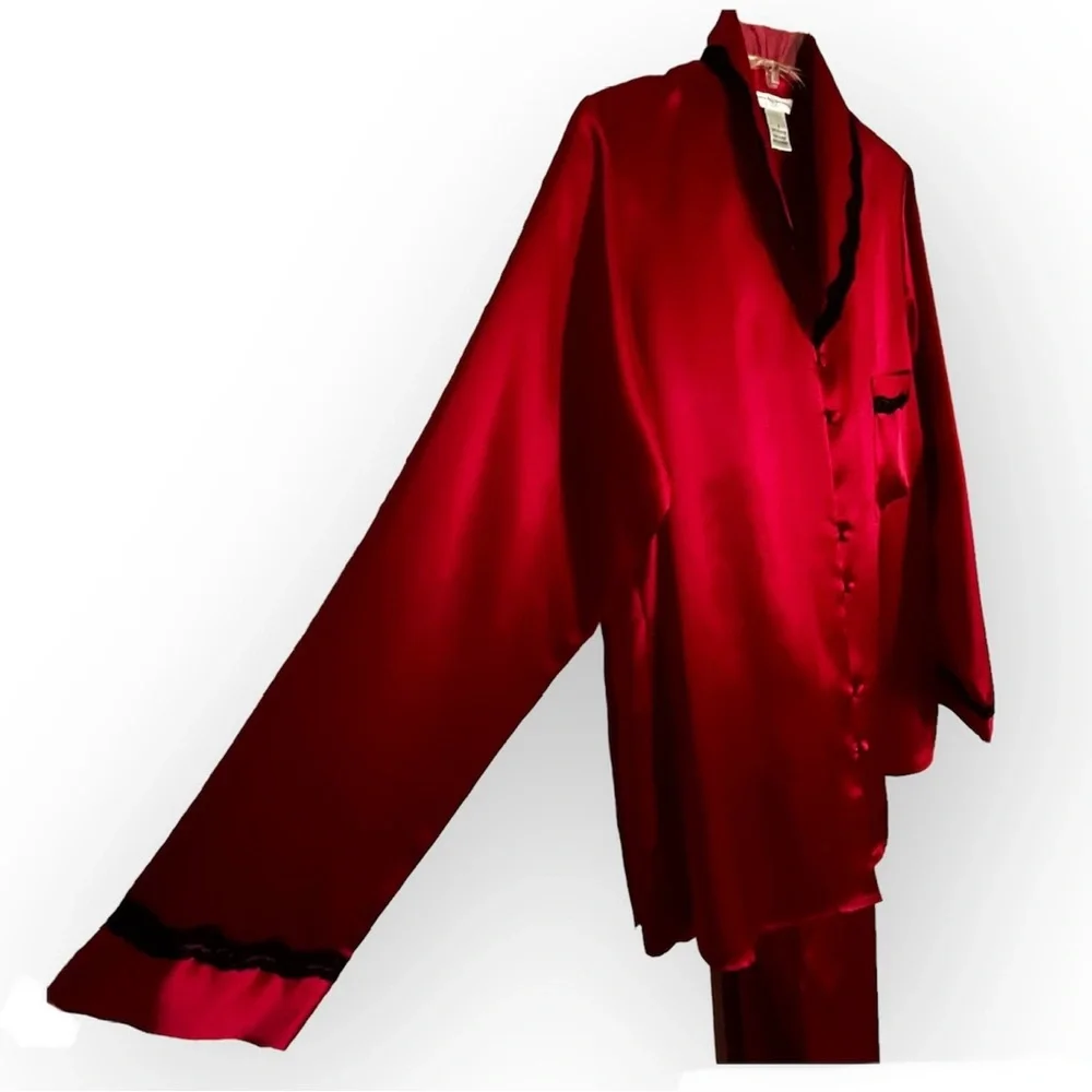 Private Luxuries 2 Piece Long-Sleeve Red Satin Pajama Set Perfect Condition NWOT - Picture 5 of 16